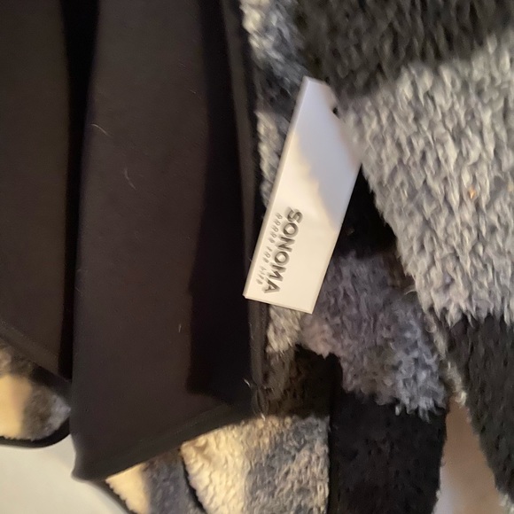 Fleece cardigan sweater- NWT very cute and comfy. - Picture 3 of 3